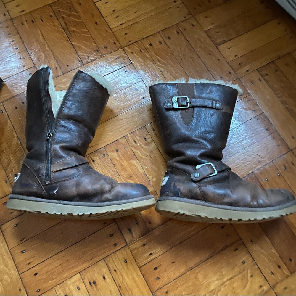 UGG Size 6 Kensington Sheepskin Lined Side Zipper Brown Leather moto biker Boots